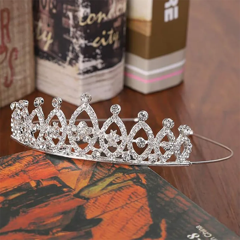 Cosa rende le fasce per capelli in metallo con corona di cristallo una dichiarazione senza tempo di eleganza e artigianalità?